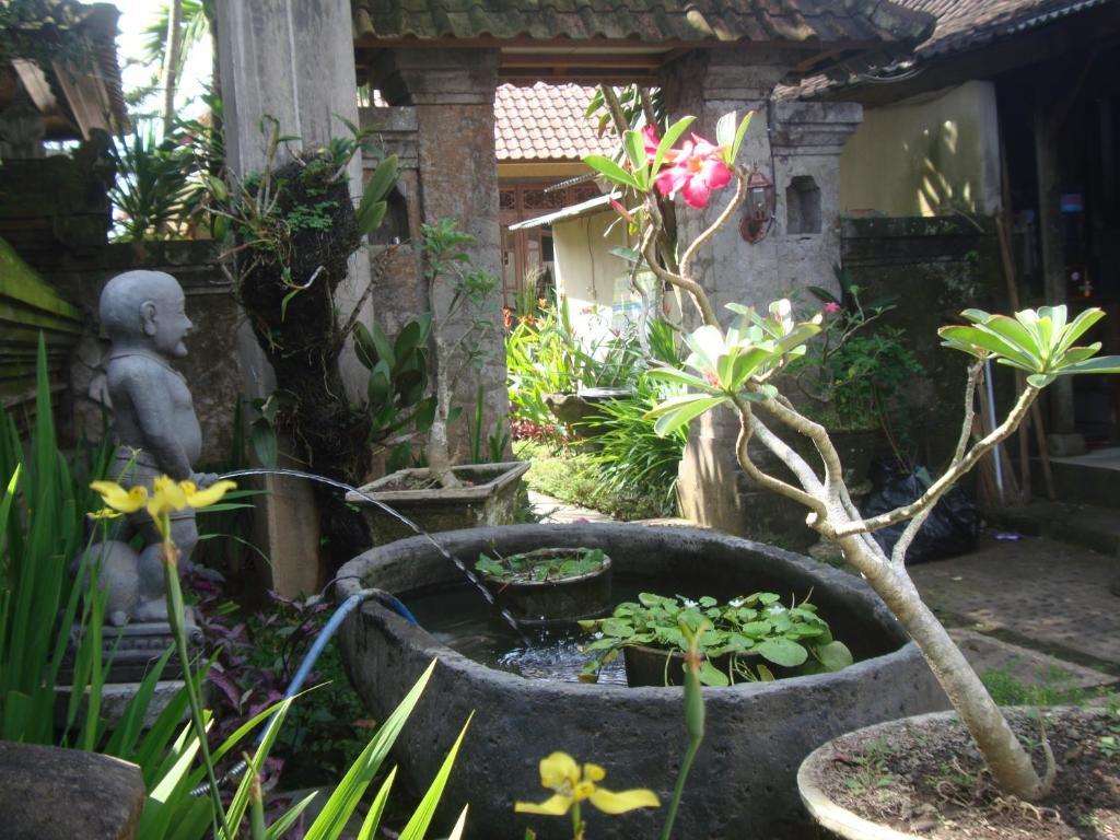 Gusti Home Stay Ubud Exterior foto